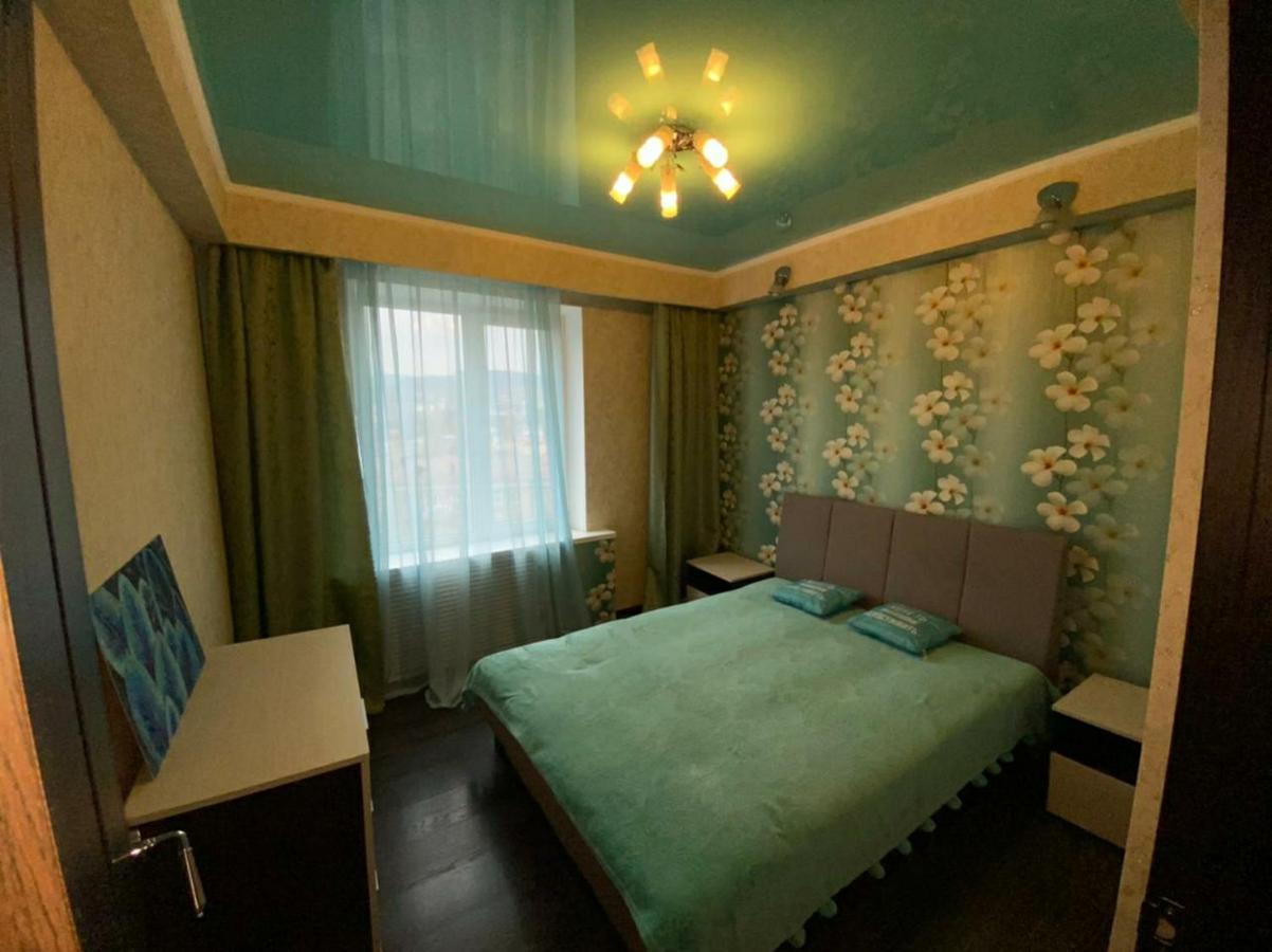 Trehcomnatnaya Quartira V Tihom Meste Na Ul Kruthaya Doroga 25 Apartment Kislovodsk Exterior photo